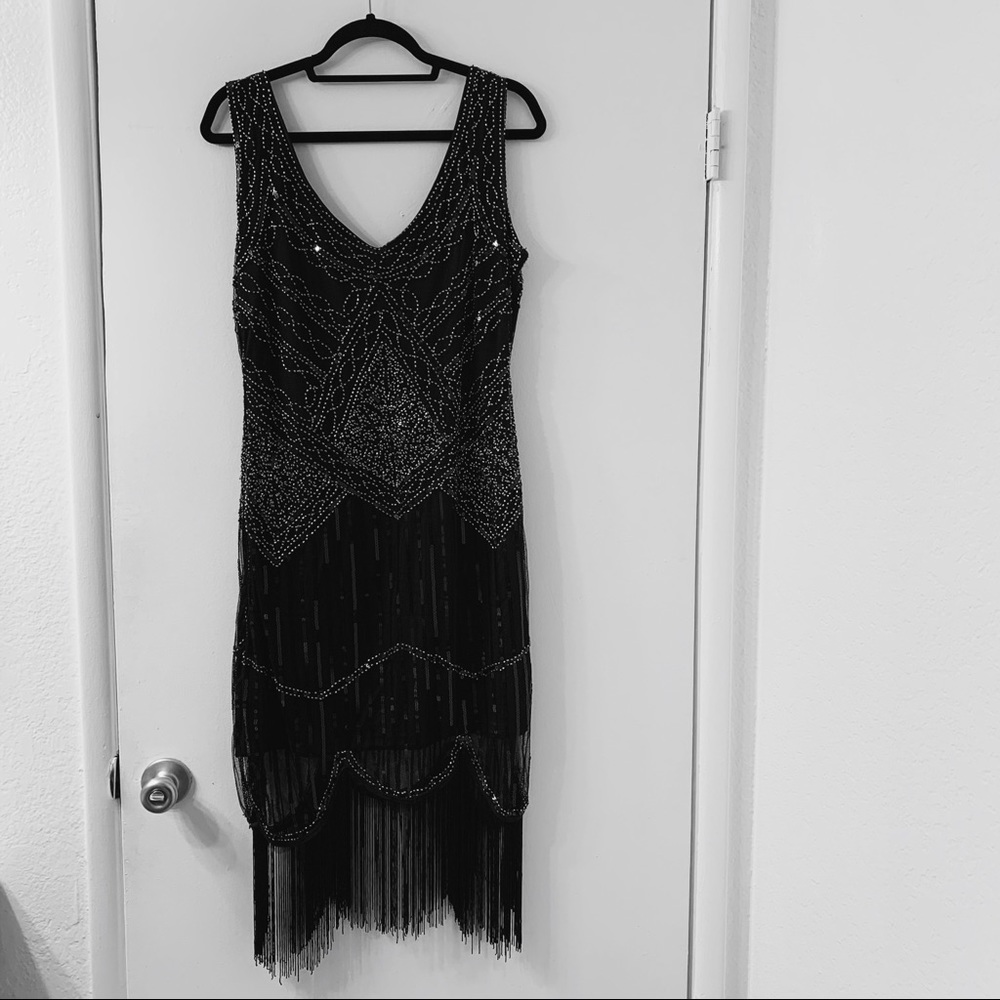 black beaded dress flapper style uniquevintage.com
